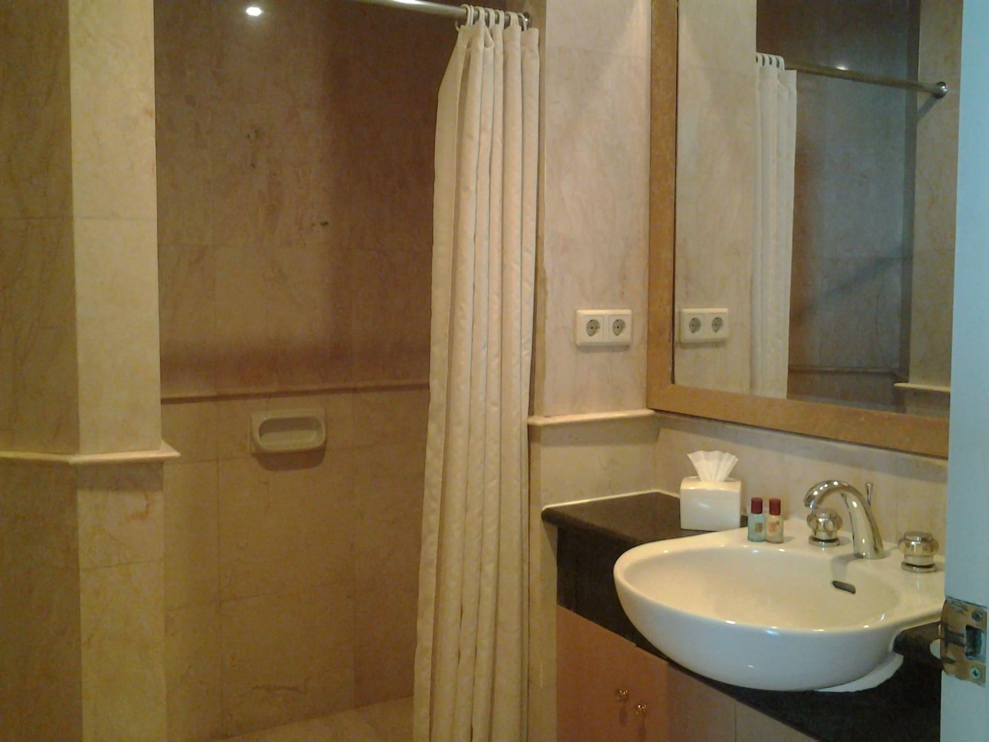 Batavia Hotel & Serviced Apartments Jakarta Ngoại thất bức ảnh
