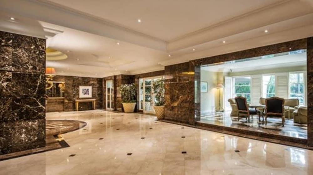 Batavia Hotel & Serviced Apartments Jakarta Ngoại thất bức ảnh
