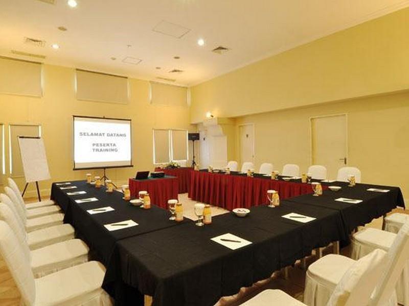Batavia Hotel & Serviced Apartments Jakarta Ngoại thất bức ảnh