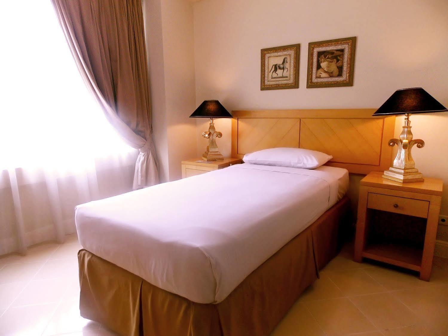 Batavia Hotel & Serviced Apartments Jakarta Ngoại thất bức ảnh